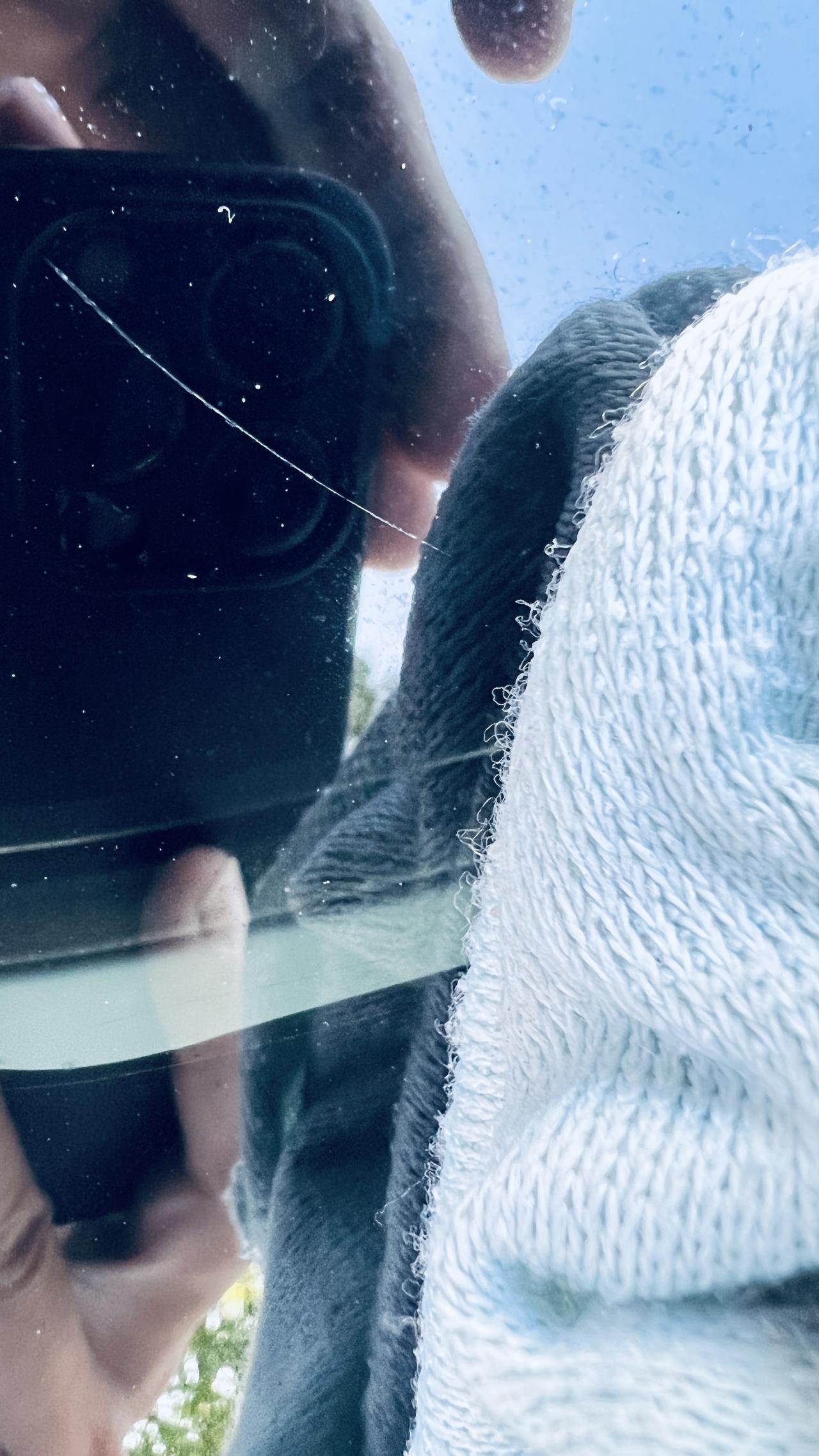 大众速腾 车友们，今天洗车发现天窗有裂痕，是什么原因导致的