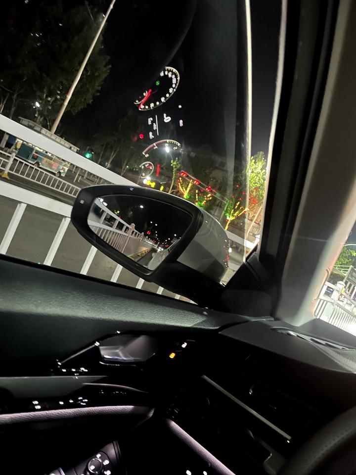 20款宝来为啥自动上锁了 在没解锁状态下四个车门还能自己开  怎么才能主驾驶不开门不解锁其他三个门打不开