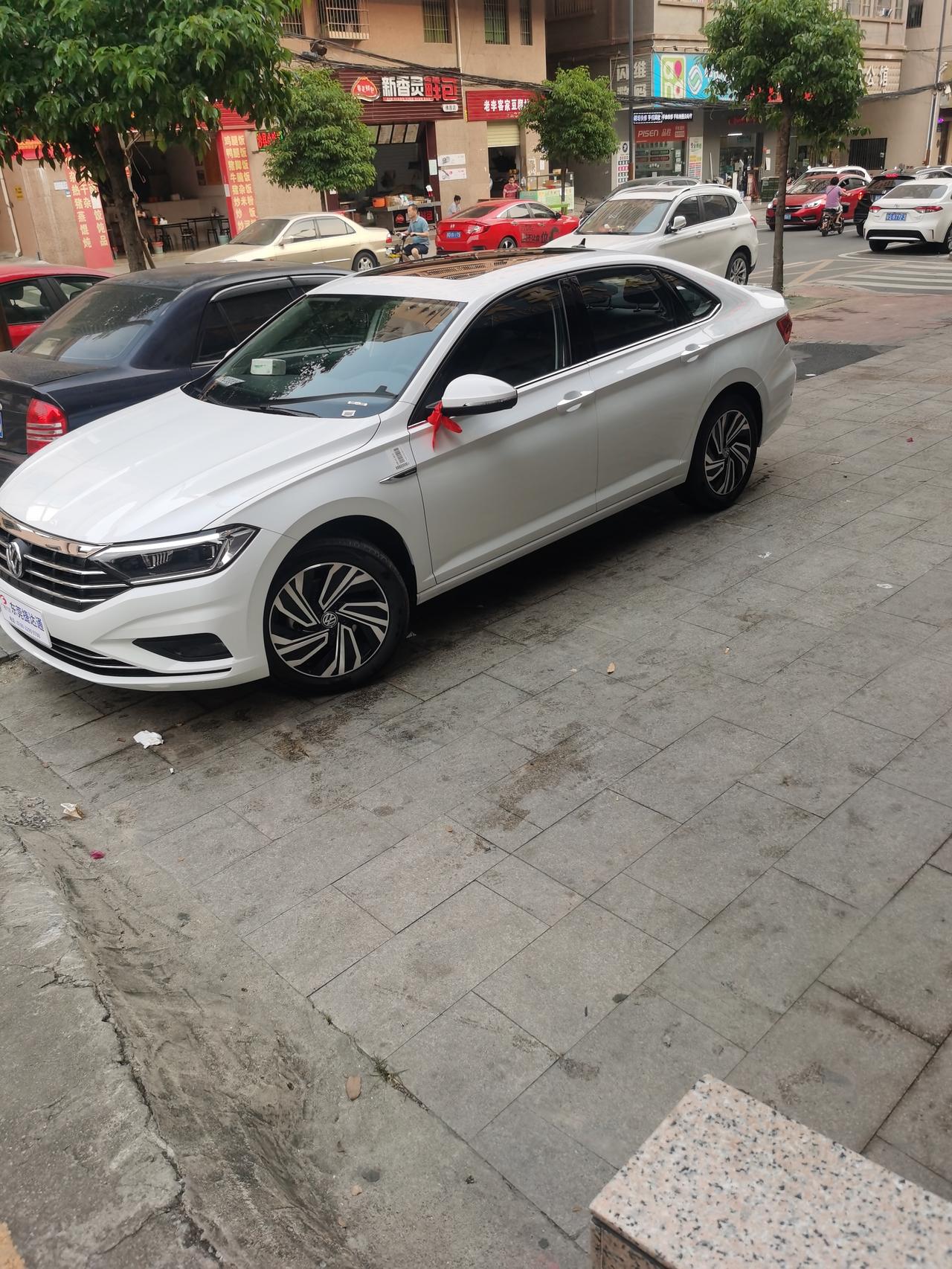 大众速腾 椅子硬怎么解决。国庆开回家腰和屁股好痛