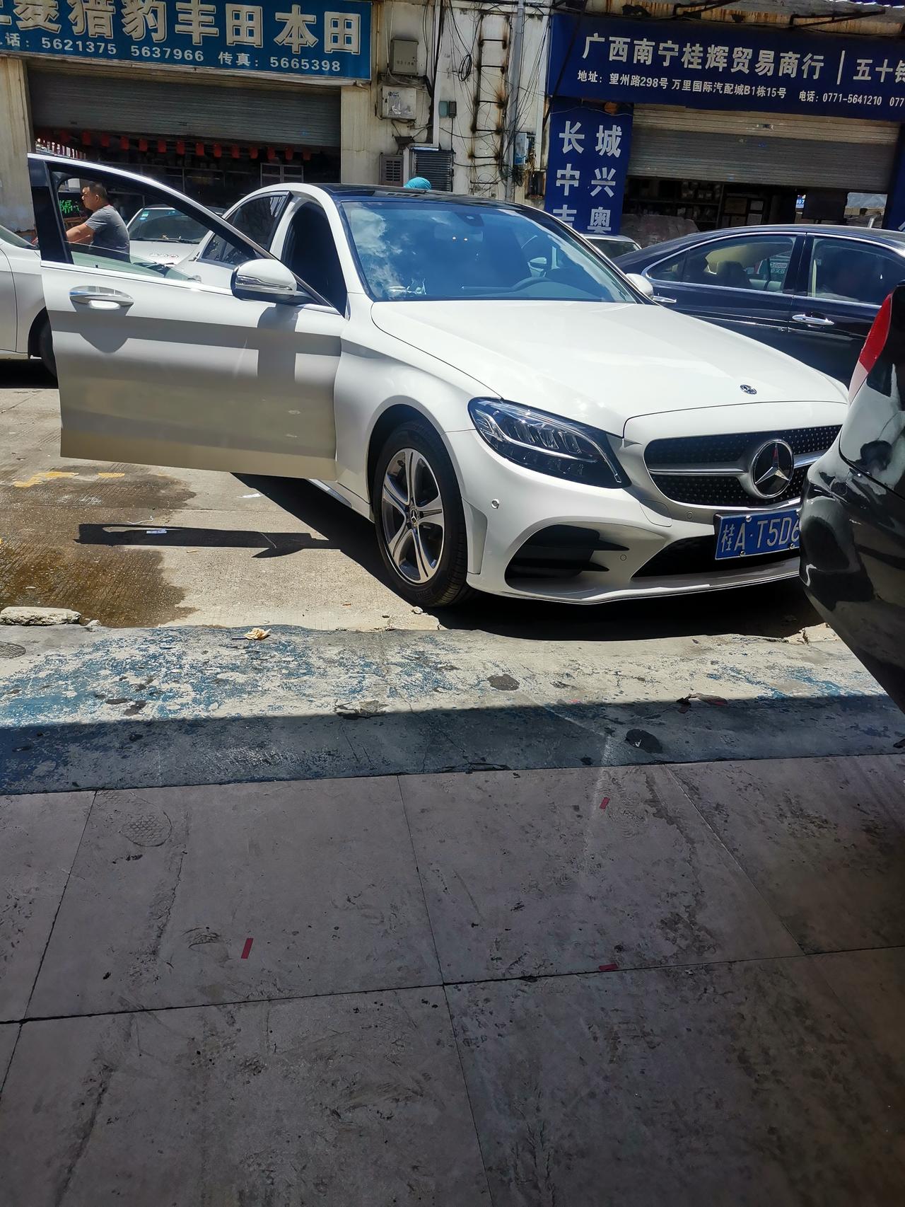 奔驰C级 c260l的空调 前排冷的很，后排就感觉到一点点 请问这个怎么调啊