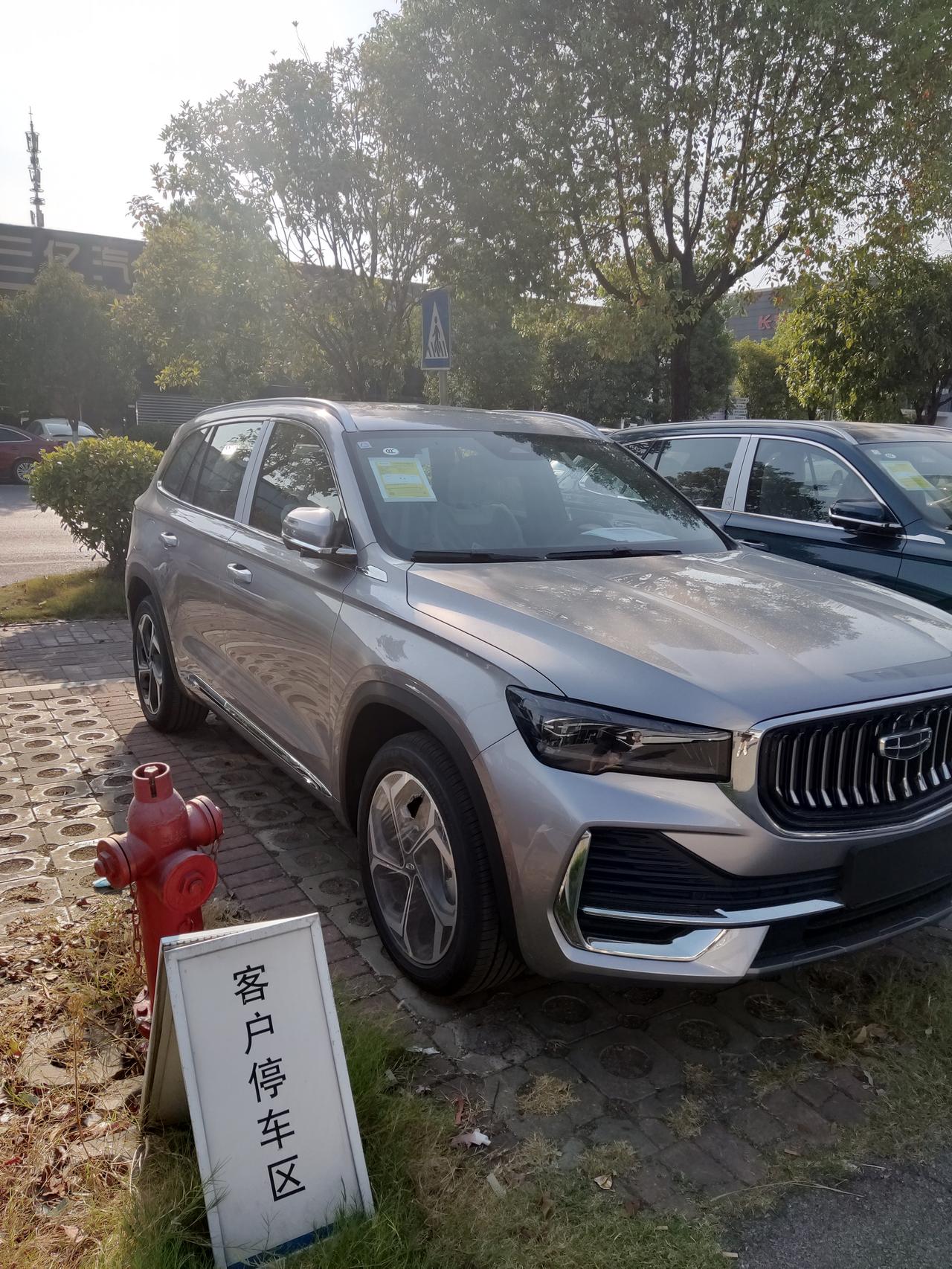 吉利星越L 问一下大家，坐标长沙，昨天去三家4S店问了一下，还没想好是买哪个配置，两驱旗舰好像不卖了，主要看的是两驱智尊