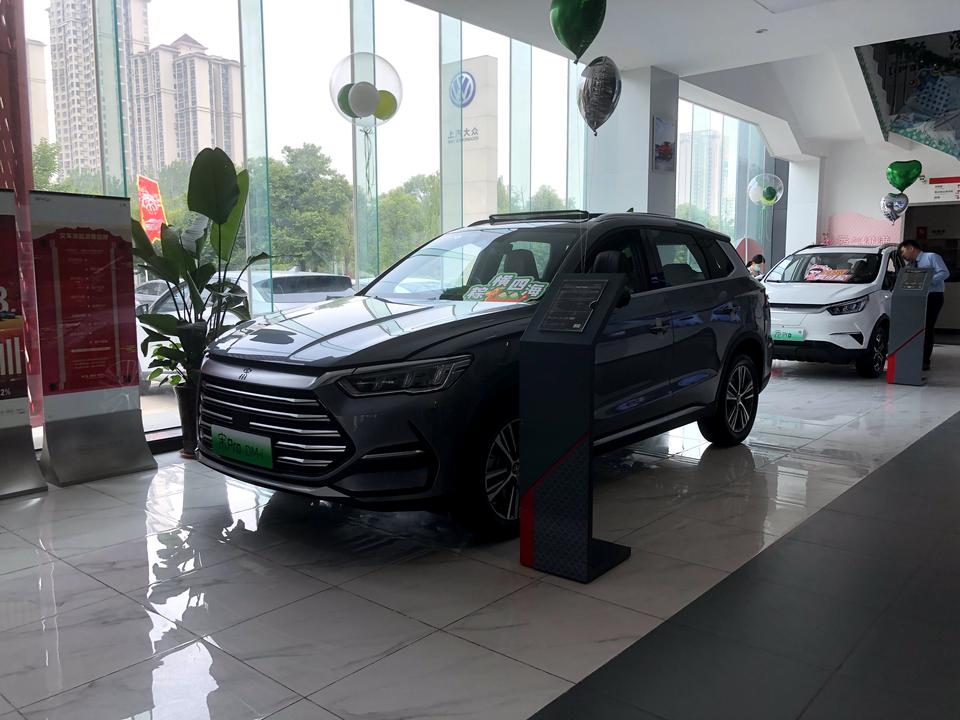 比亚迪唐DM 铁子们，比亚迪的金融服务费都是统一5000吗？还是可以谈？