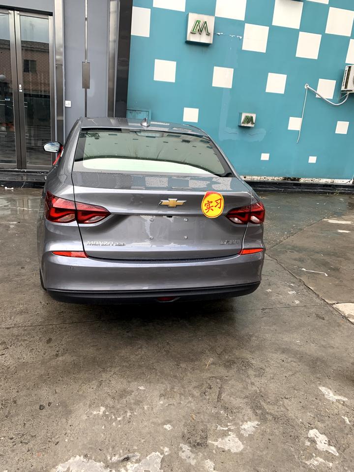 科鲁泽连按两次锁车键滴的一声是啥意思还有这个标志亮黄色是咋回事  有车友回答一下吗  谢谢