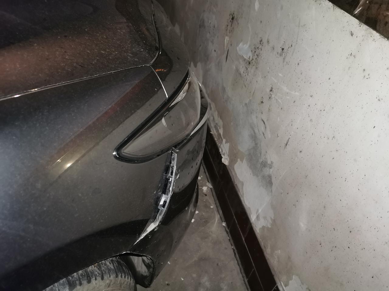 马自达3 昂克赛拉 撞墙上保险杠错位了怎么破