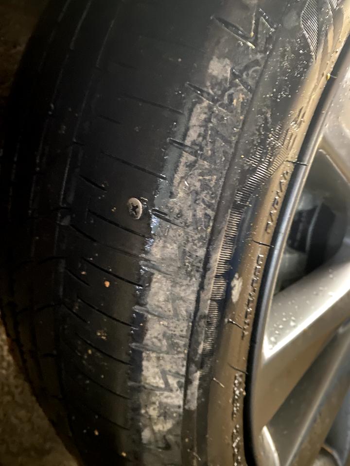 马自达3 昂克赛拉 这样的有必要要换胎吗？上高速安全不？
