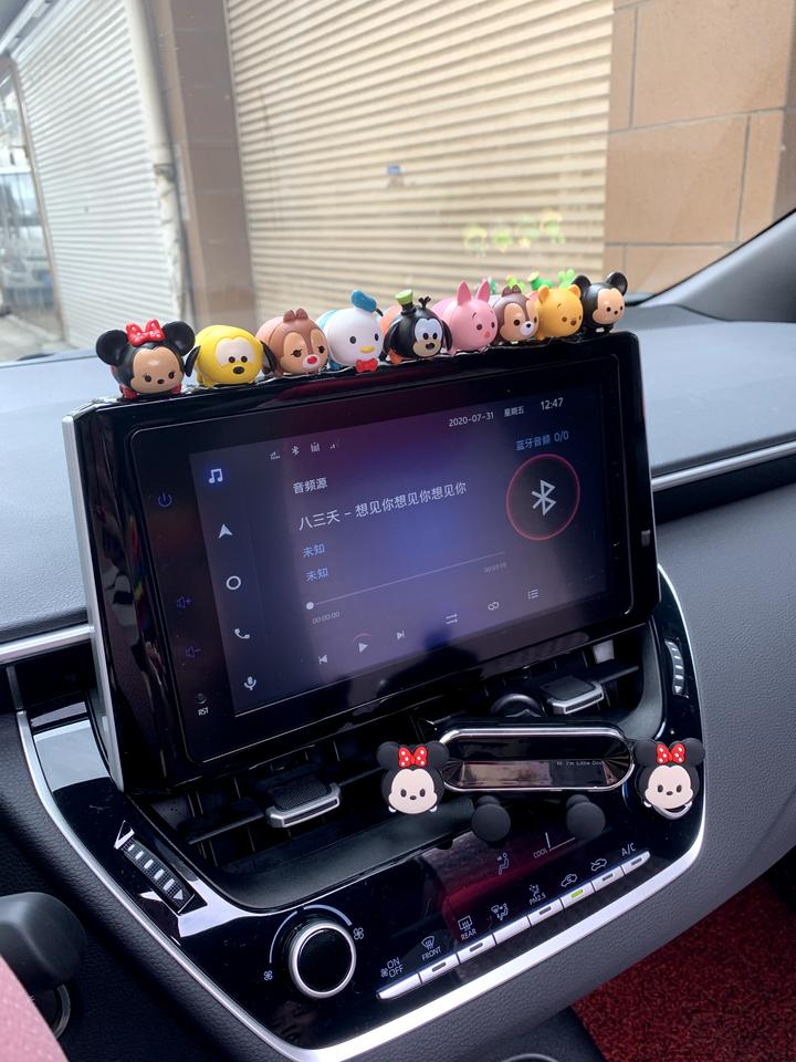 恭喜自己喜提新车，哈哈打扮的漂漂亮亮的，我想知道雷凌怎么设置钥匙上锁车的一键升窗，还有车门关上怎么设置一键落锁。有知道的