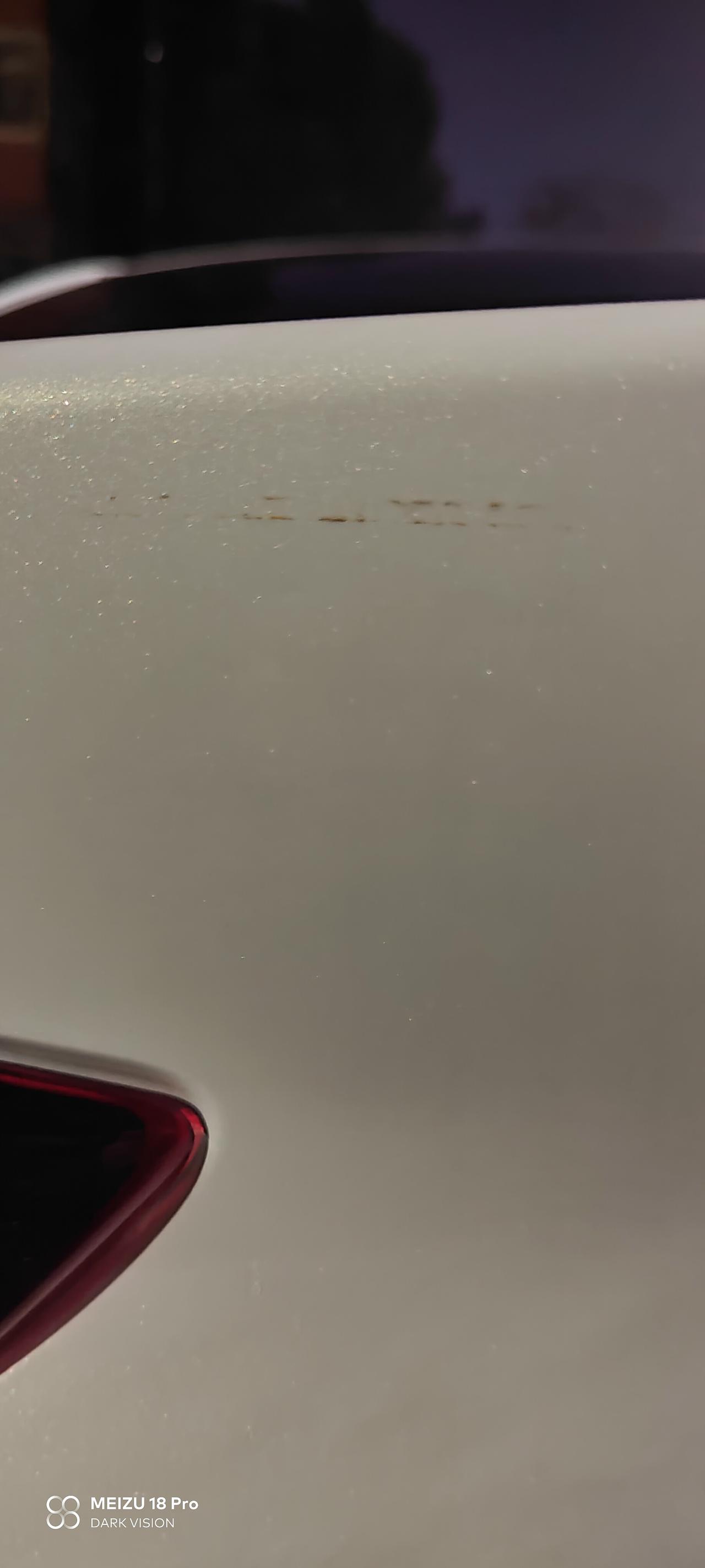马自达3 昂克赛拉 应该是撞了一下停车场的杆子，看着像生锈了，可以用补漆笔涂涂吗