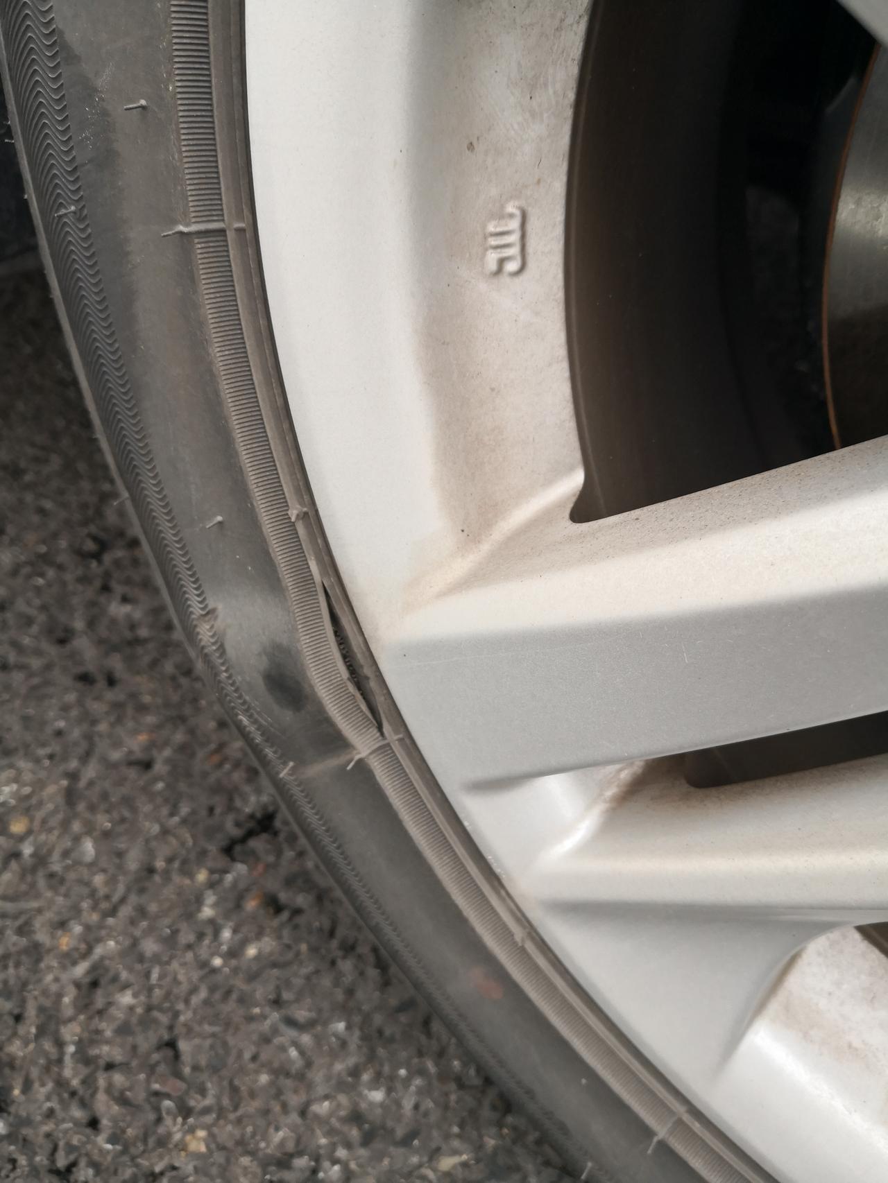 才提车2个月，轮胎就爆了，这个………可以包换保修吗？ 19款雷凌豪华版