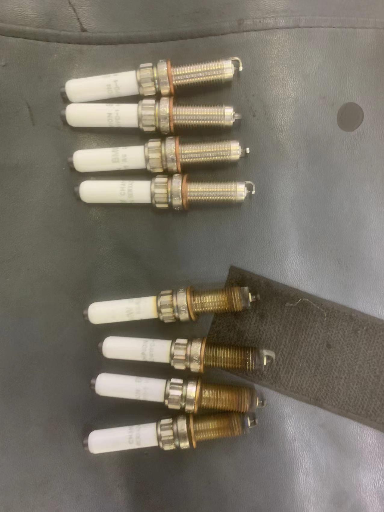 宝马X3 我的21款28i去做保养加机油5.75升是正常吗？那位懂行帮看一下火花塞烧机油不