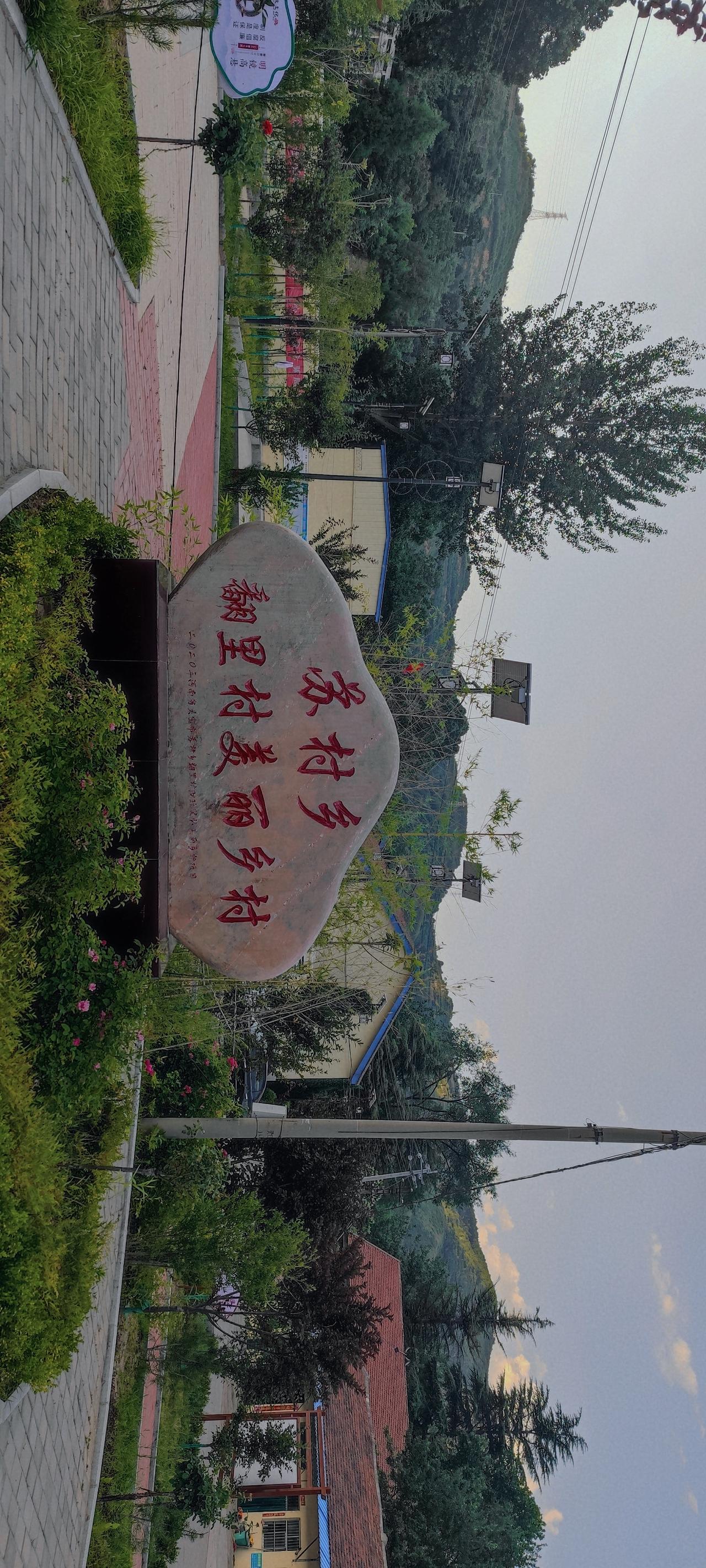 吉利缤越 练车的第二天山区风景空气是真的好很清爽  有点进步但是不敢开快