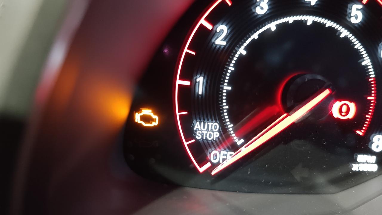 雪佛兰科鲁泽 打火前就出现这个，这是什么情况啊行驶的时候没有
