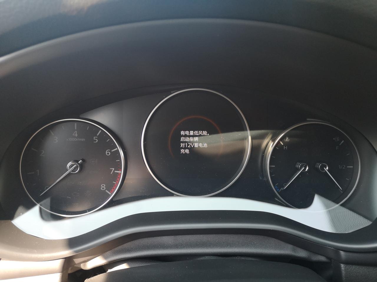 马自达3 昂克赛拉 新车2500公里，出现这种情况需要重视吗？