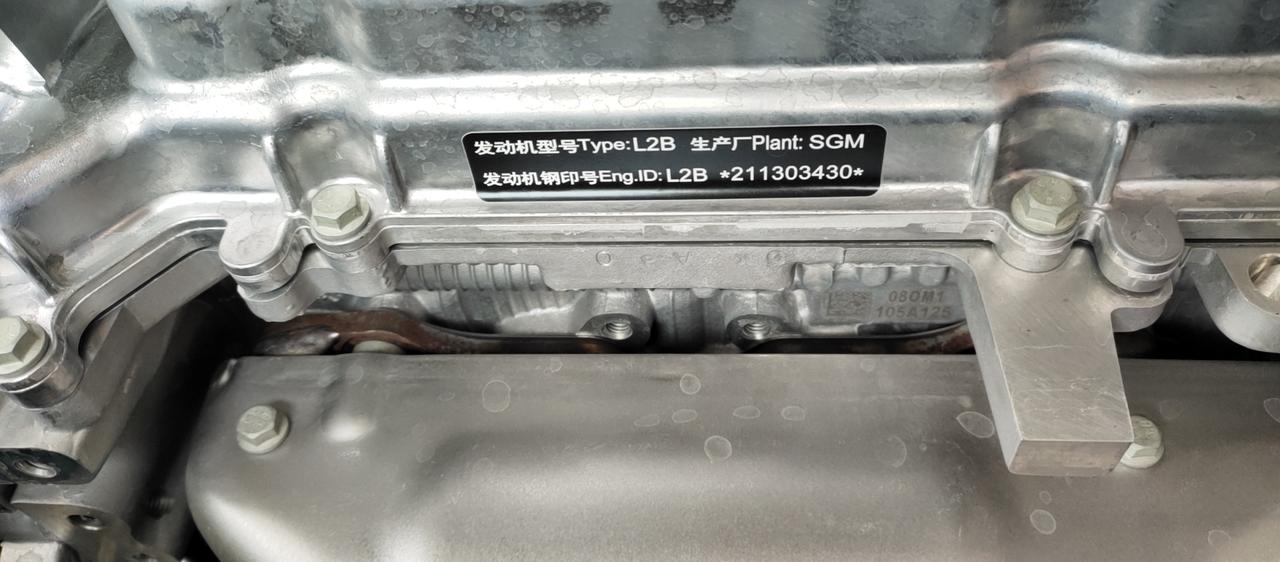 提新车21科鲁泽320发动机螺丝没有油印发动机铁块生锈这正常吗求车友帮忙解答