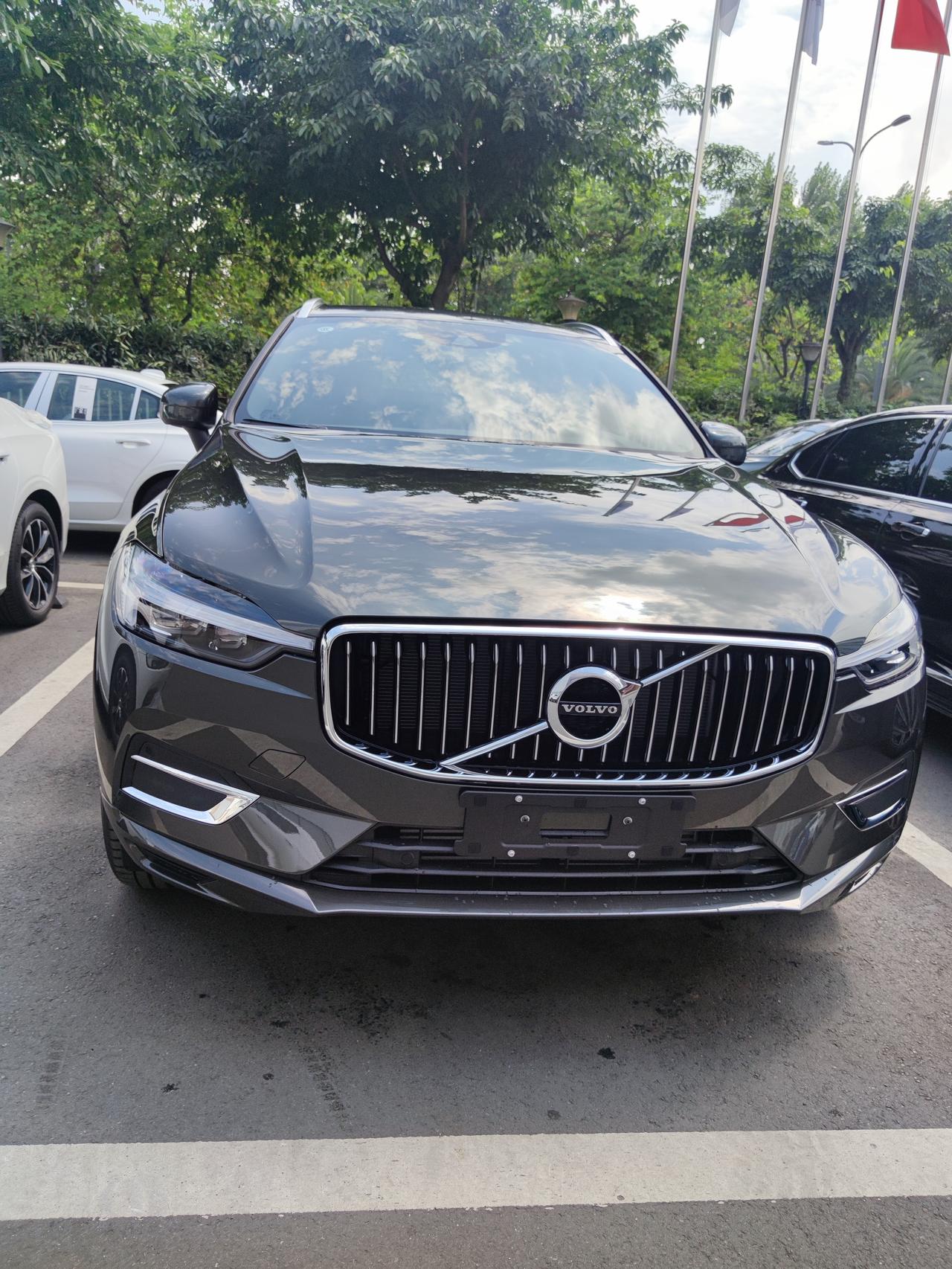 沃尔沃XC60 21款智逸豪华裸车29  送龙膜 记录仪 护板  这个价格怎么样  总感觉被坑了