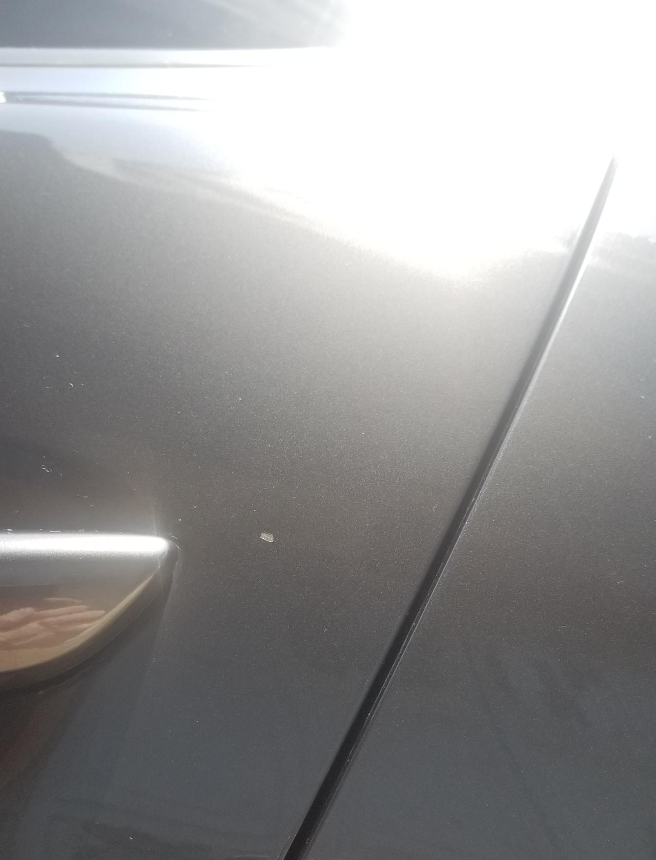 马自达3 昂克赛拉 洗车灰不知道什么时候弄到的，这个露底漆了吗？