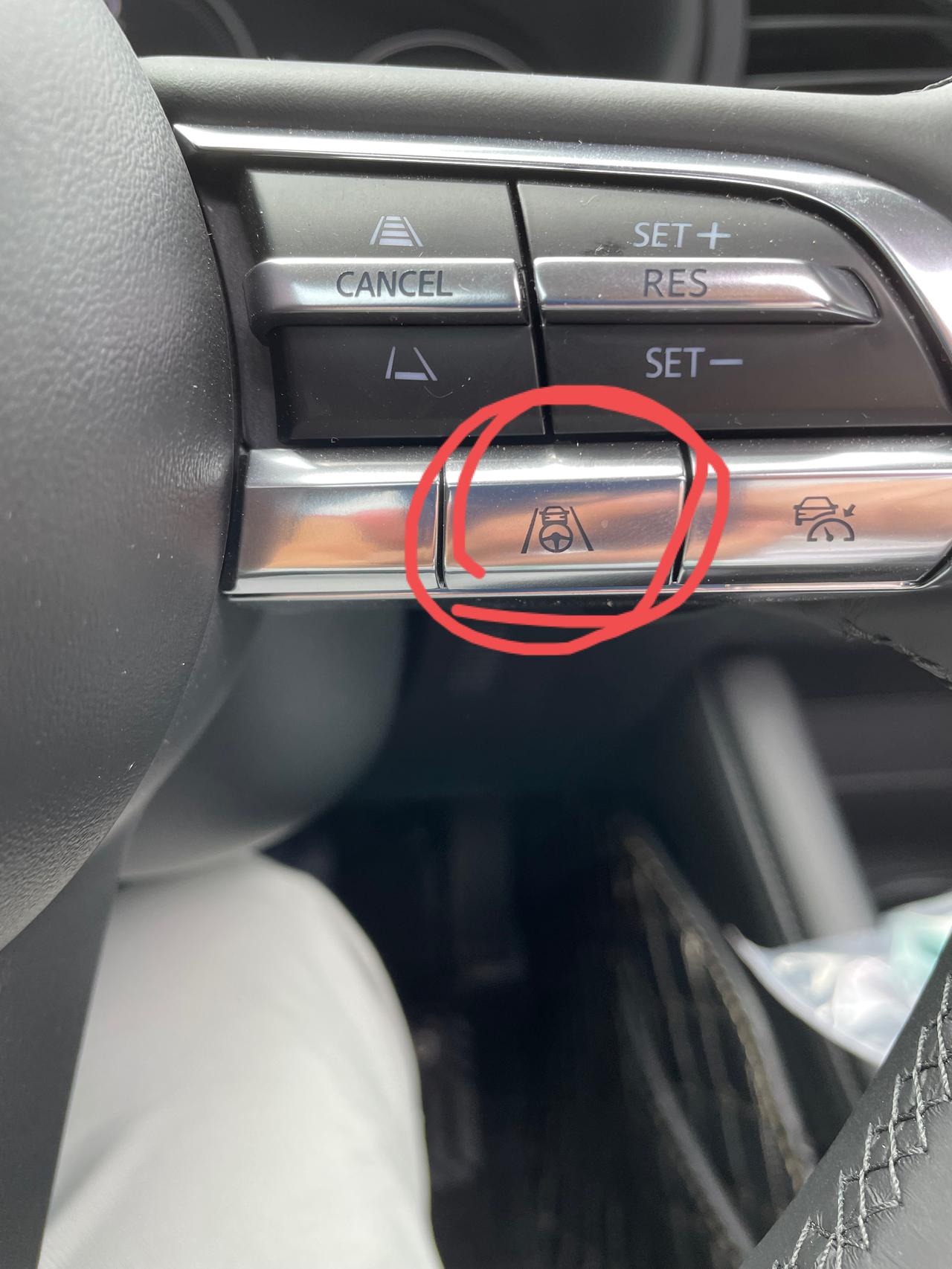 马自达3 昂克赛拉 请教各位车友，红圈里的这个按键是做什么用的？