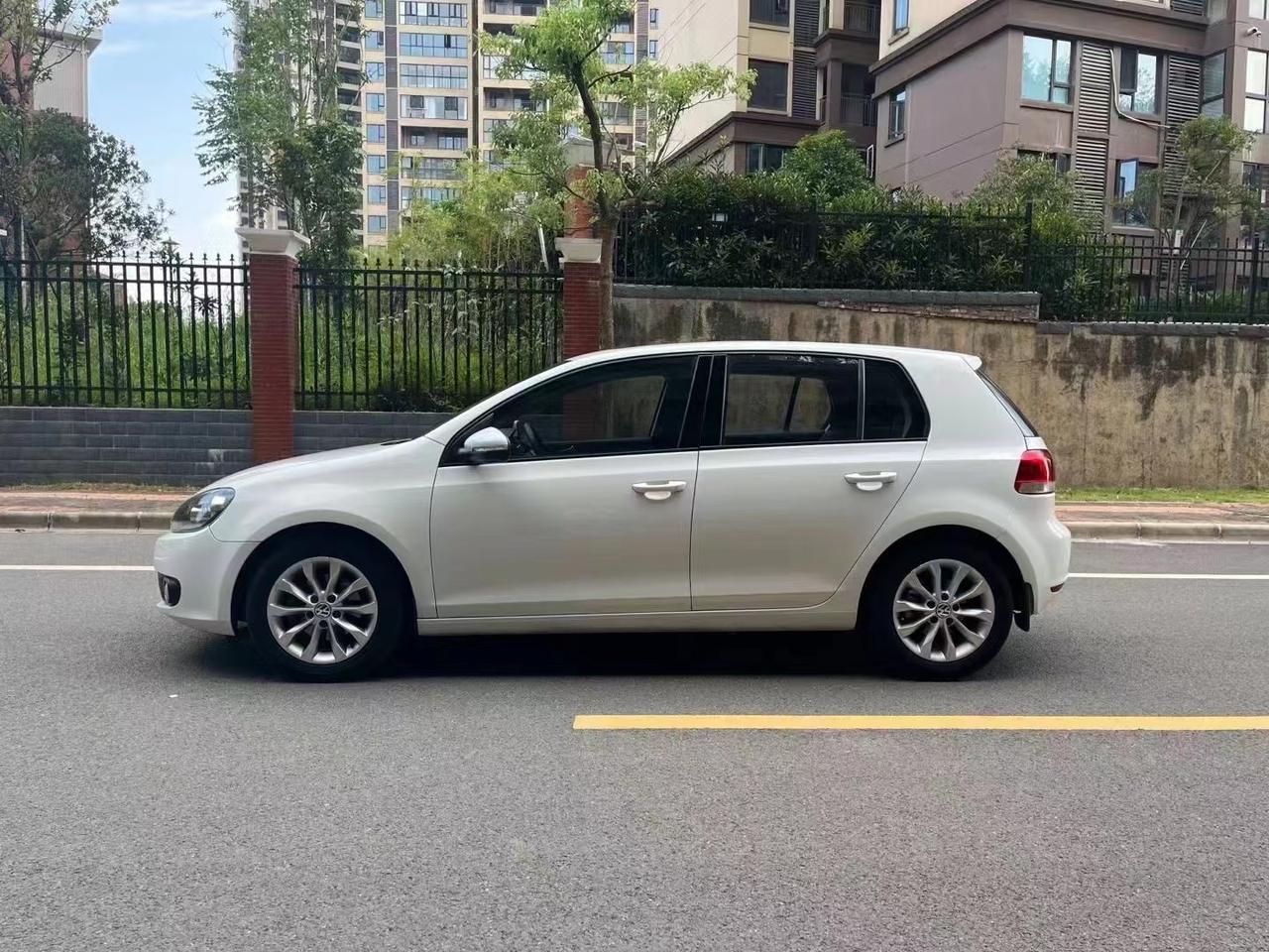 各位老哥们，小弟看上一个12年1.6L自动舒适版高尔夫，要价4.35个，车况还可以。就是不知道这个价格是不是大冤种？坐标