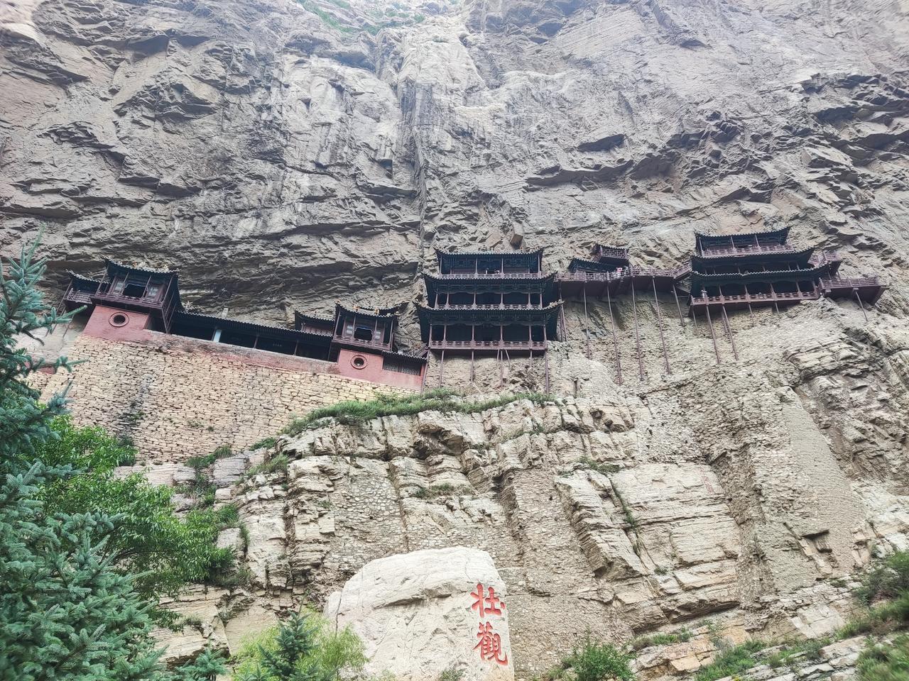 比亚迪唐DM 问问广大车友，最近红色车订不到，到店的大多都是灰色 要不要换颜色啊？