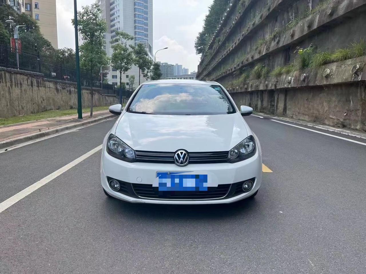 各位老哥们，小弟看上一个12年1.6L自动舒适版高尔夫，要价4.35个，车况还可以。就是不知道这个价格是不是大冤种？坐标