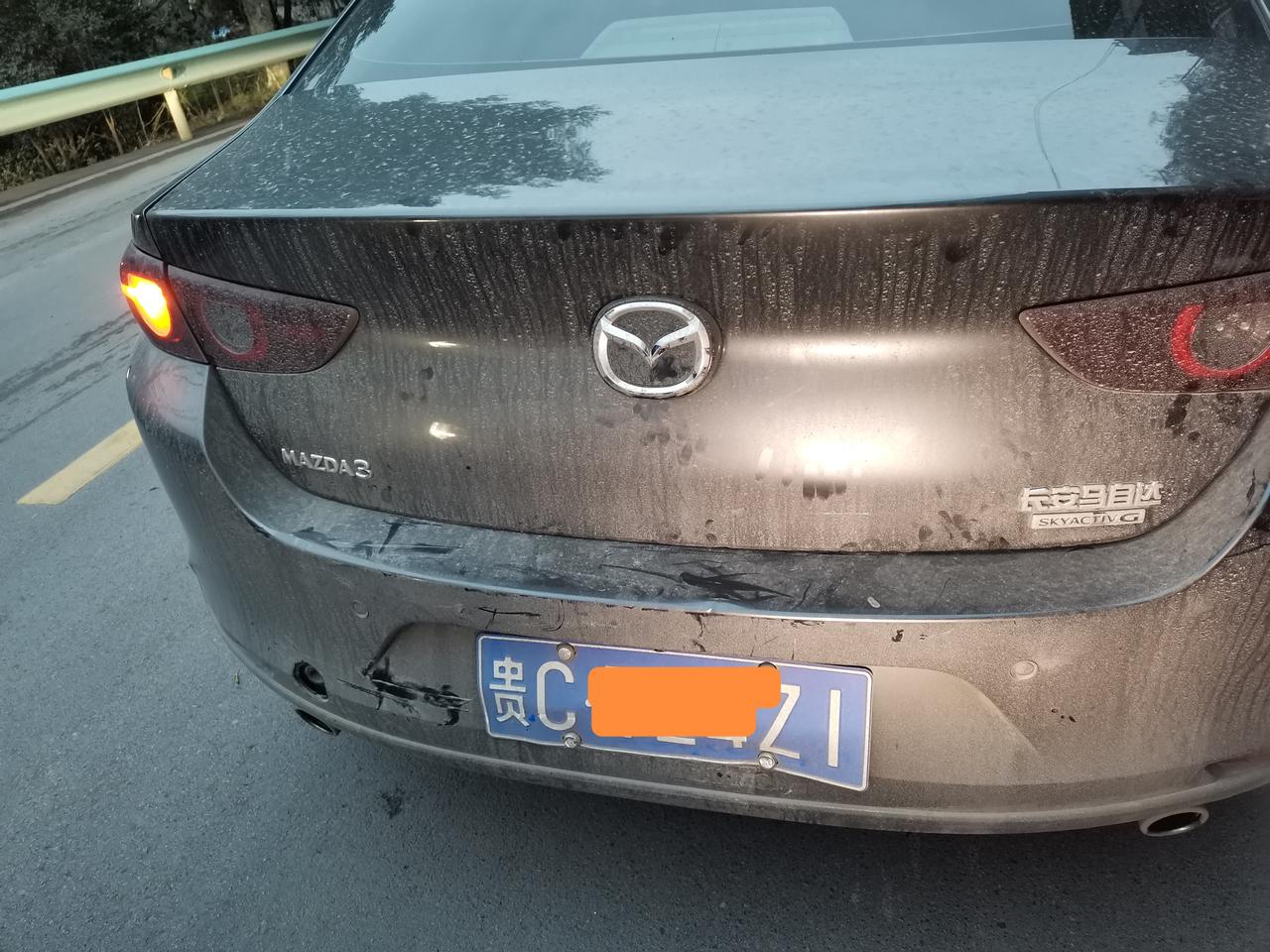 马自达3 昂克赛拉 各位车友们，被追尾了，对方全责报保险了，应该在外边修理厂修还是4S店修呢，感觉4S店修要放心点，担心