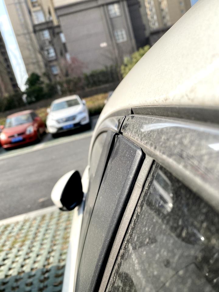 马自达3 昂克赛拉 家人们，你们车的门框外饰板翘起了吗？我主驾副驾都有点，21年6月底出厂的车，请问有根治的办法吗？