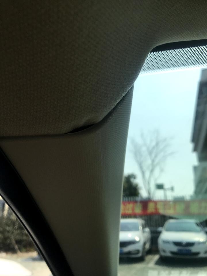 马自达3 昂克赛拉 昨天4S给我安装行车记录仪，走线的时候把A柱内侧塑料盖都盖坏了，自己千爱护万保护，抵不过这些人粗糙施