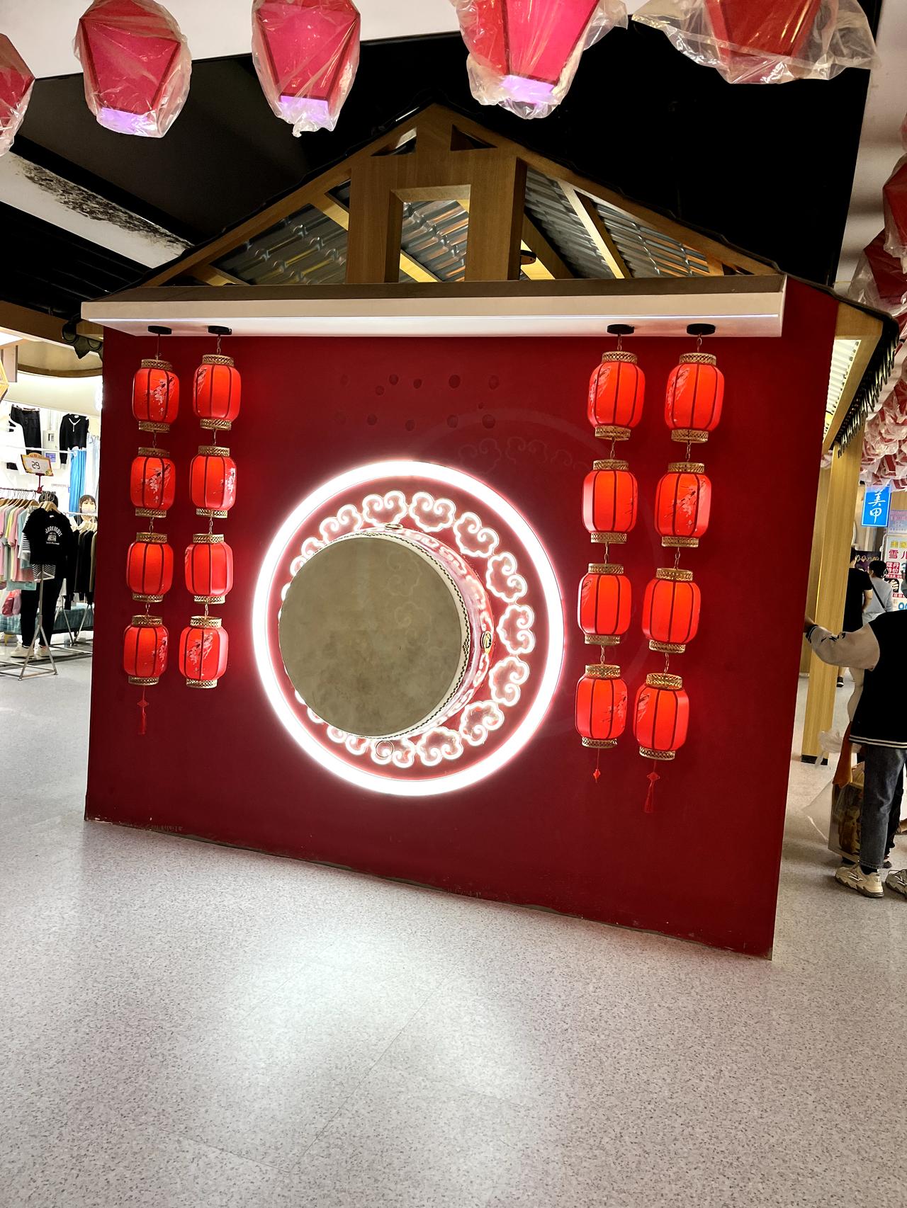 比亚迪唐DM 行驶中松开油门踏板在能量回收在踩下油门踏板会卡顿一下。是什么情况