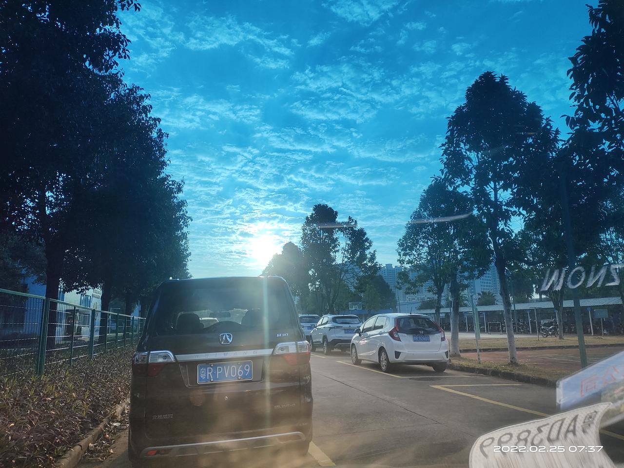 雪佛兰科鲁泽 我也感受到抖动了。我原以为只是方向盘抖动 后来发现整个座位也会抖动 目前还能接受害怕几年后抖得更厉害 做好