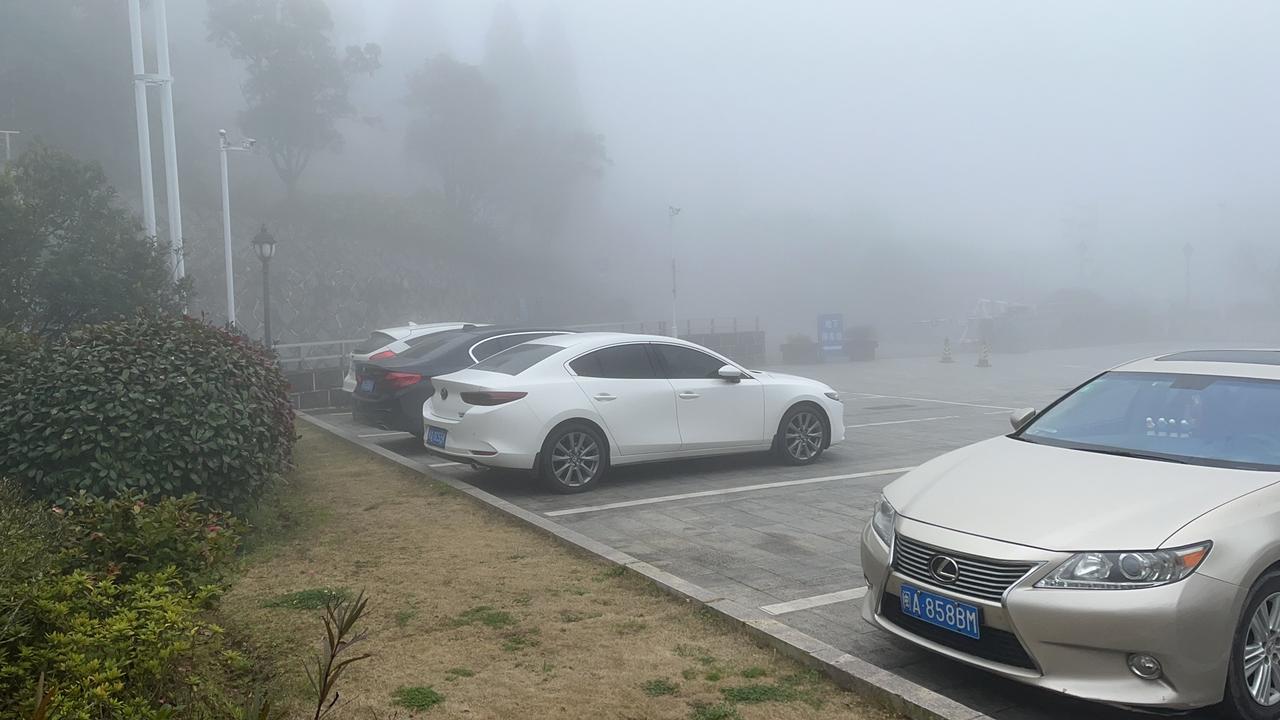 马自达3 昂克赛拉 兄弟们，问个问题，急加速超车后松油门不升档，还是保持高转速，就是不升挡，我开过很多AT的车，好点的有