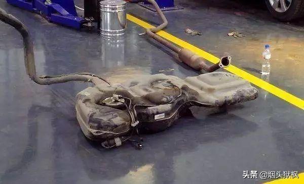 丰田雷凌 汽车的前半箱油为什么比后半箱油耐用？作为车主不知道，你有没有过这种体会：“每次加满油后，前半箱油特别耐用，而后