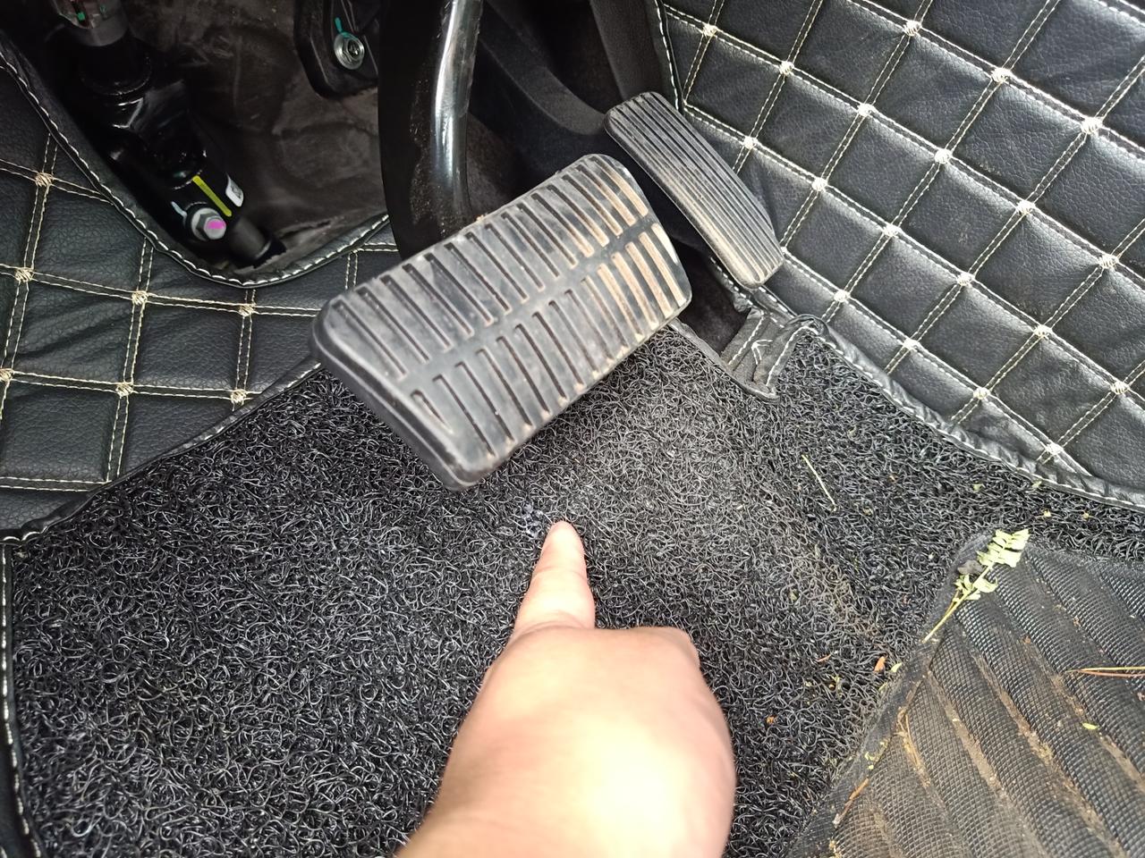 雪佛兰科鲁泽 请教各位车友，刹车踏板下面滴下来的油是什么？