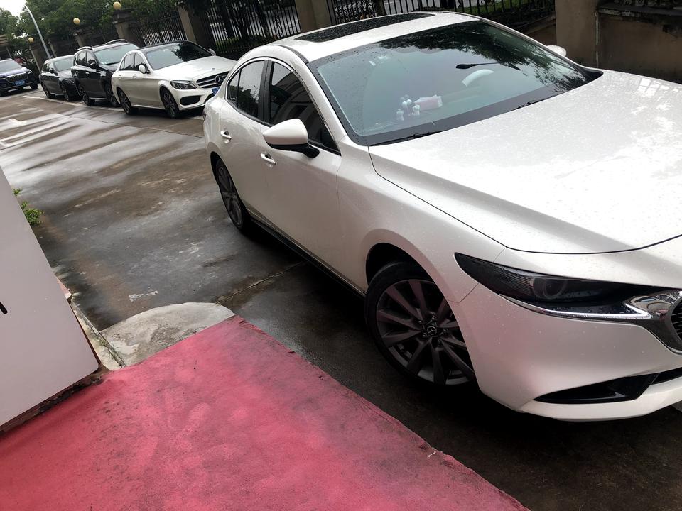 马自达3 昂克赛拉 我的车子起步转向的时候咯吱咯吱响，你们的会不会响啊，声音大得很