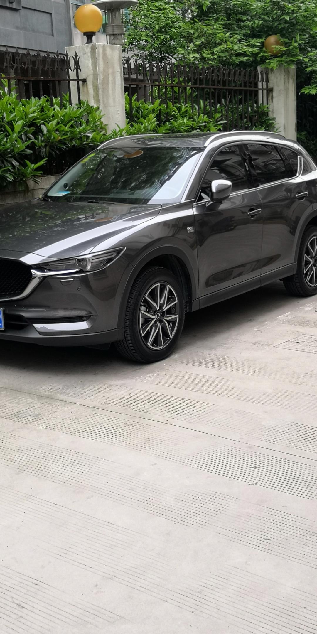 马自达CX-5 大家有没有发觉二代CX5的刹车有点偏硬？提车当月我在高速上好几次都担心自己刹不下来，后来问了销售，说是液