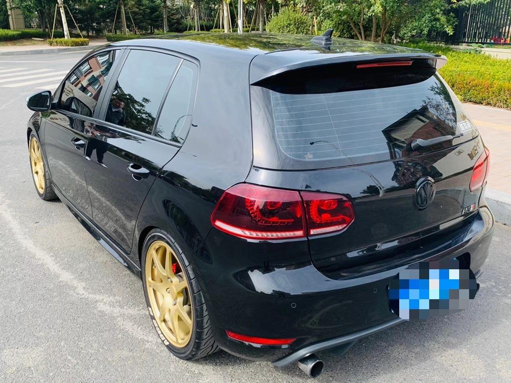 11年高尔夫GTI 黑色   八万出点头  值得够买么  大神们   我也想成为GTI车主