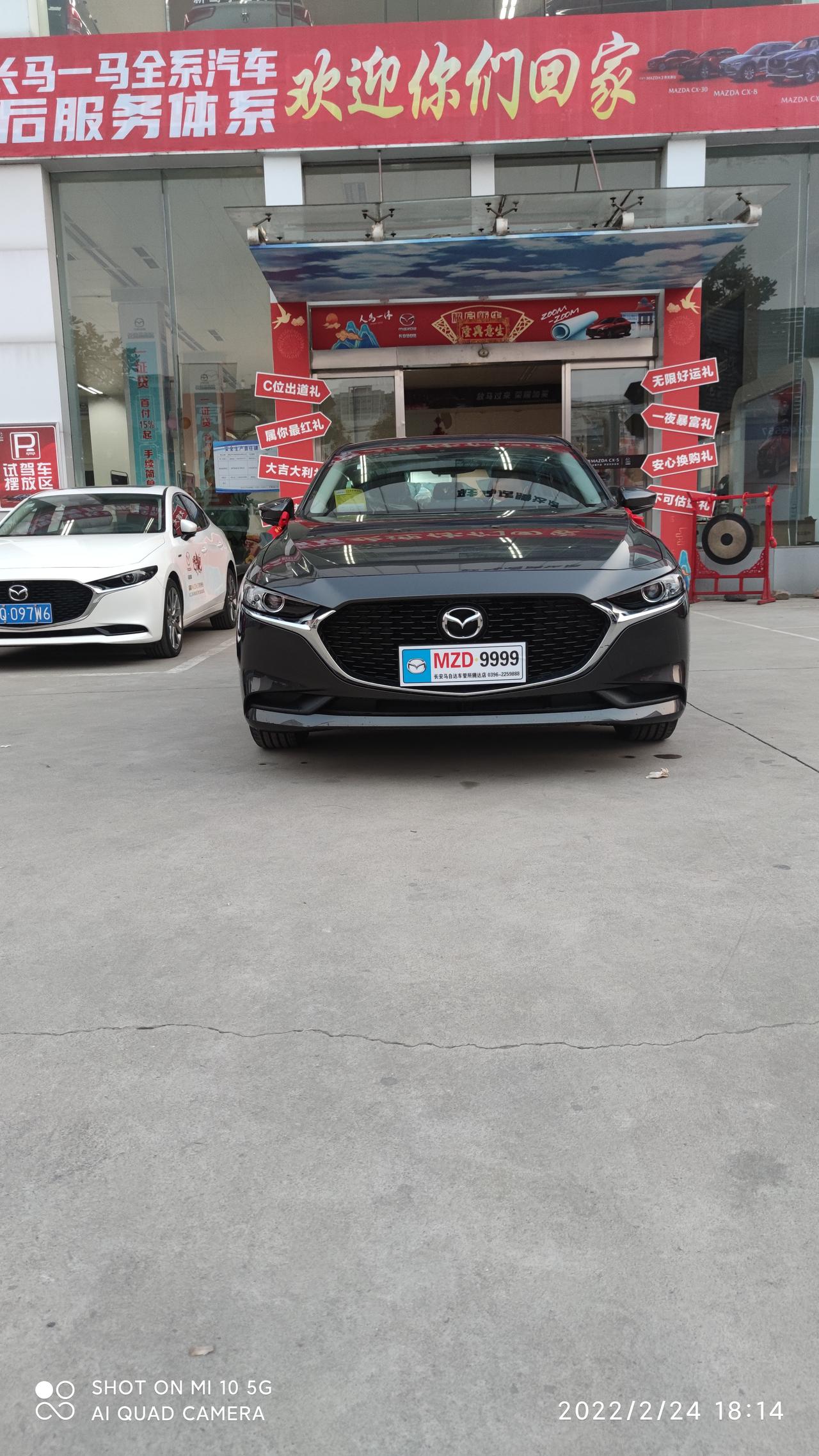 马自达3 昂克赛拉 兄弟们，前天看的车，昨天提车了，质擎版，昨天夜里回来的事前挡风玻璃有哈气水雾，因为是新手工作按键不太