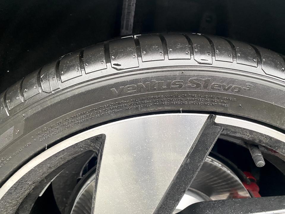 大众高尔夫 现在提的GTI轮胎好像跟之前的不一样了，这个跟之前的邓路普比是不是要好一些？