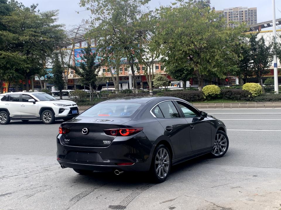 马自达3 昂克赛拉 开马自达次世代的车主们，都是在什么样的年龄开的