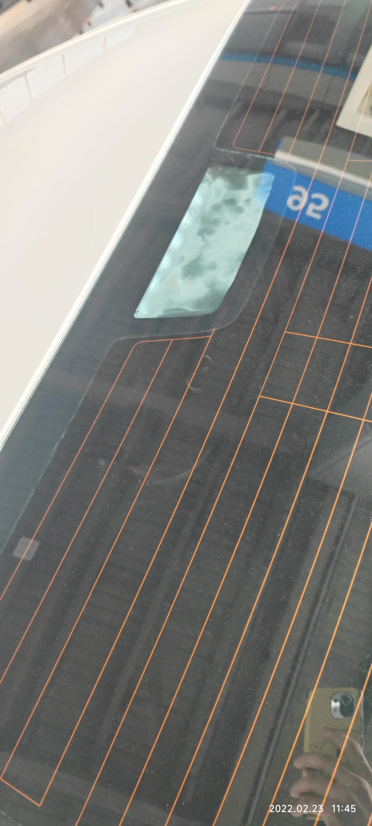 雪佛兰科鲁泽 后档刹车灯里面一层雾，这样应该不正常吧