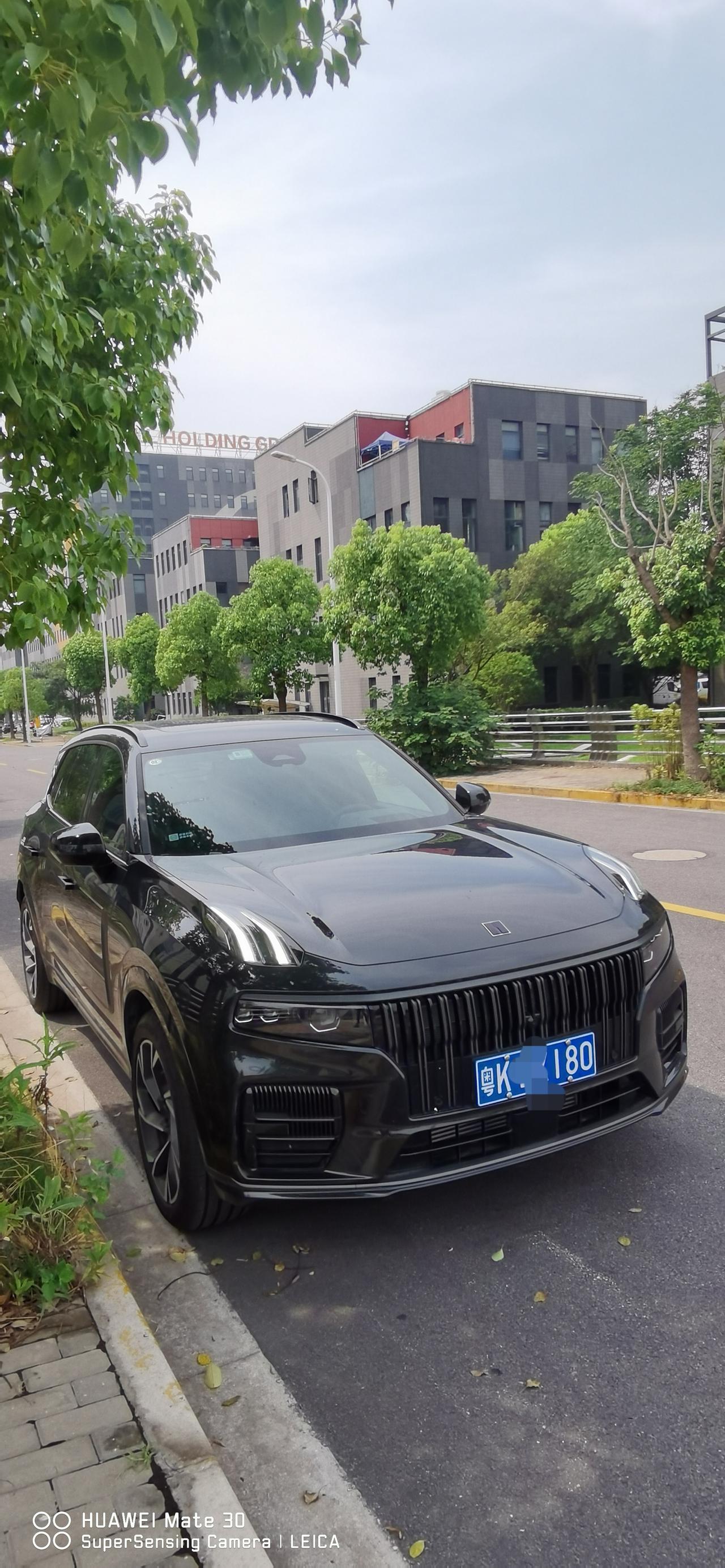 各位领克09的车友，请问你们有没有贴4S店送的玻璃贴膜？质量怎么样？有没有必要贴免费送的膜？？