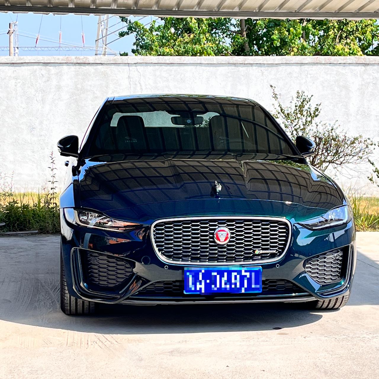 捷豹XEL XEL买回来一个多月，走不平的路，车内车窗或者不知道什么地方会有共振异响，该怎么处理呢