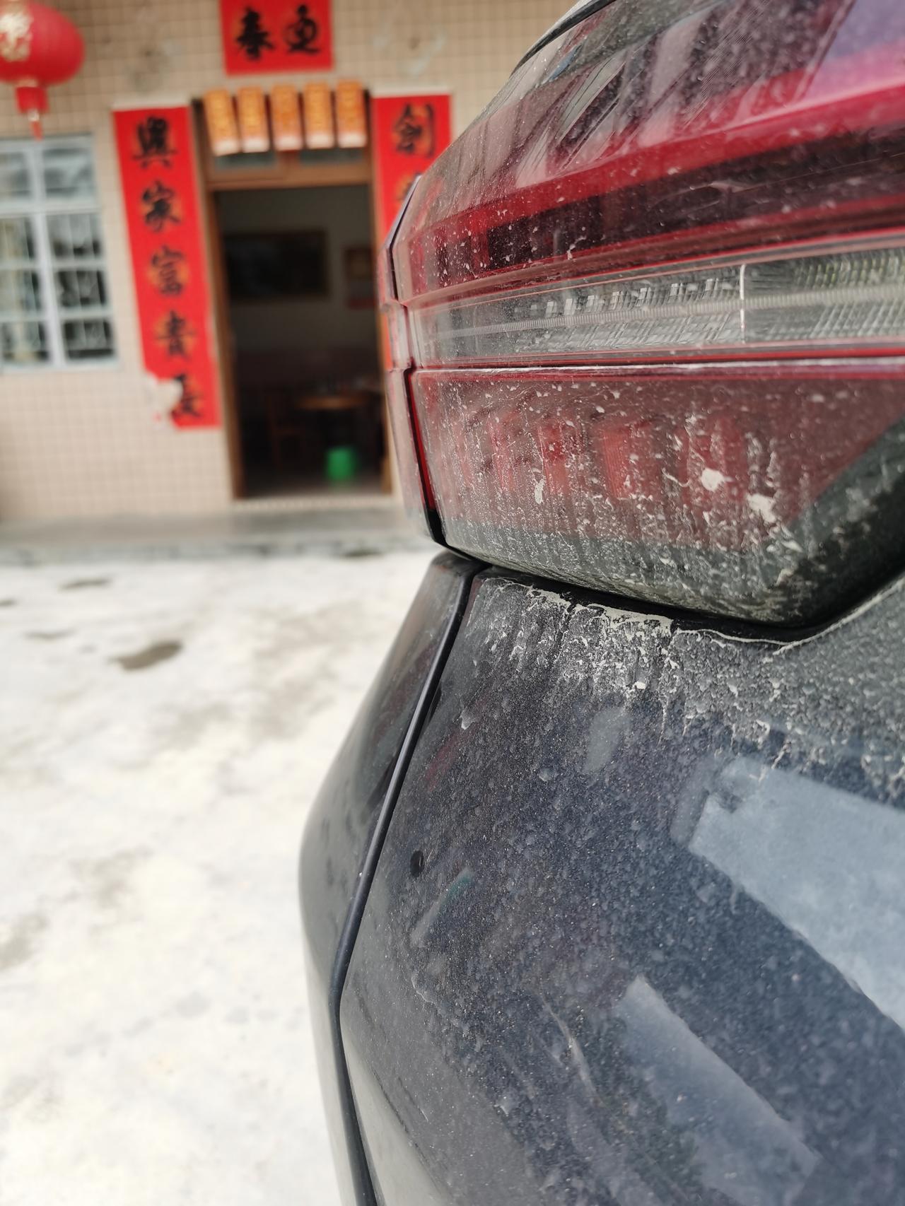 星途追风 各位好兄弟们，麻烦大家一件事，去看看追风后面的尾灯，是不是存在缝隙过大的问题，我的左后方的缝隙明显比右边的大，