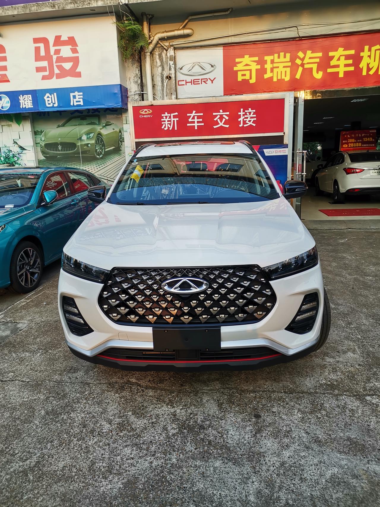 奇瑞瑞虎7 本人新手一枚，今天去验车了，帮看一下这车玻璃生产日期是多少？先谢谢了