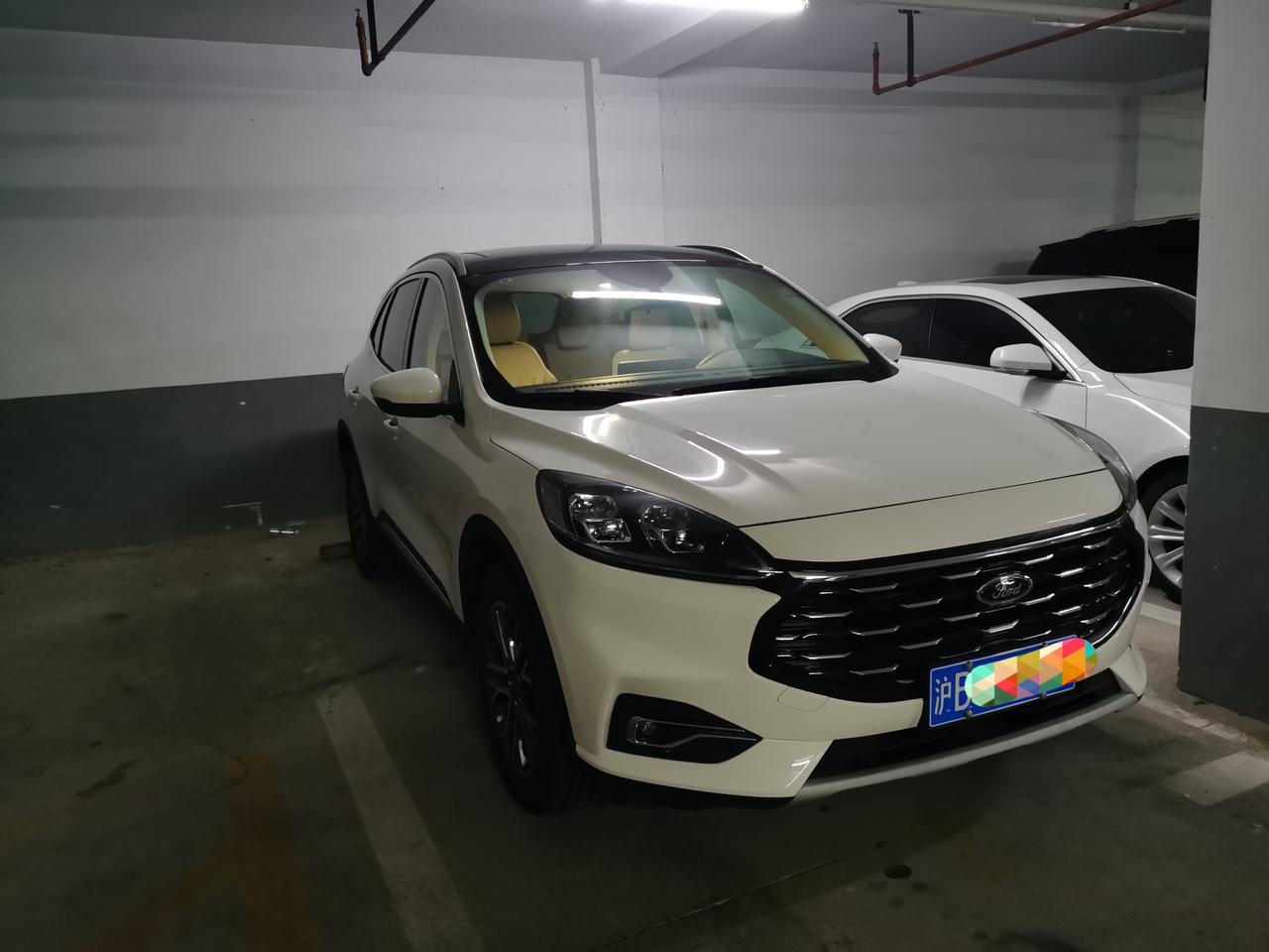 福特锐际 两驱耀享噪音不知道嘉享的双层玻璃隔音是不是比耀享要好很多，耀享开起来噪音恼人，红绿灯 P档Auto hold也