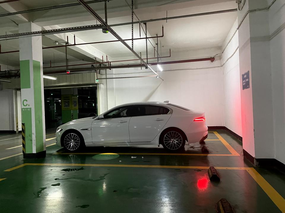 捷豹XEL 各位大神，捷豹xel有离车后自动锁车功能吗？有的时候总会忘记锁车