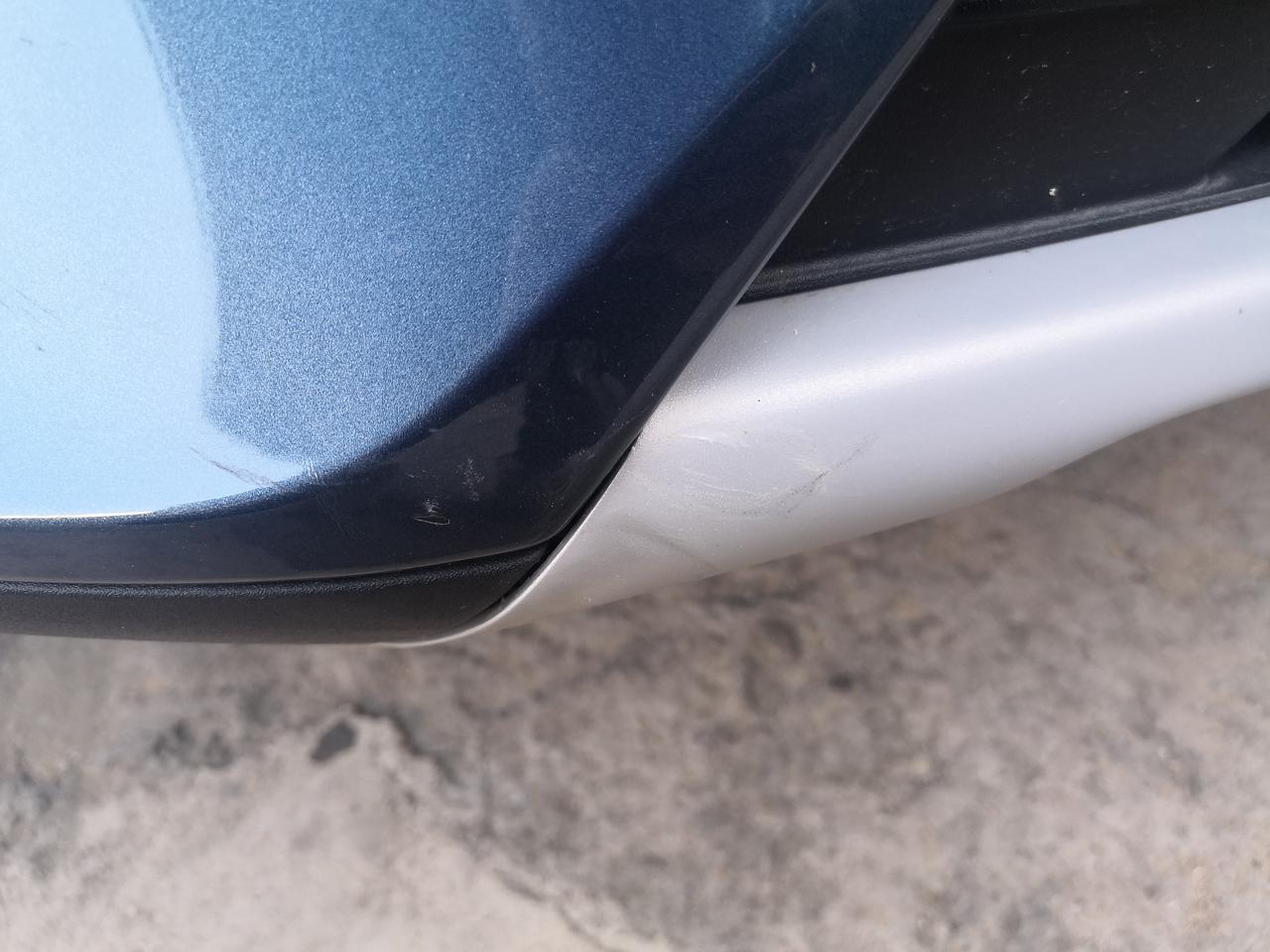 福特锐际 一血了。下午跑乡下小道，走乡下小道，躲来车，贴着道边走，没看到草丛里有大石头，吭哧一下，底盘边上挂了。走到一个