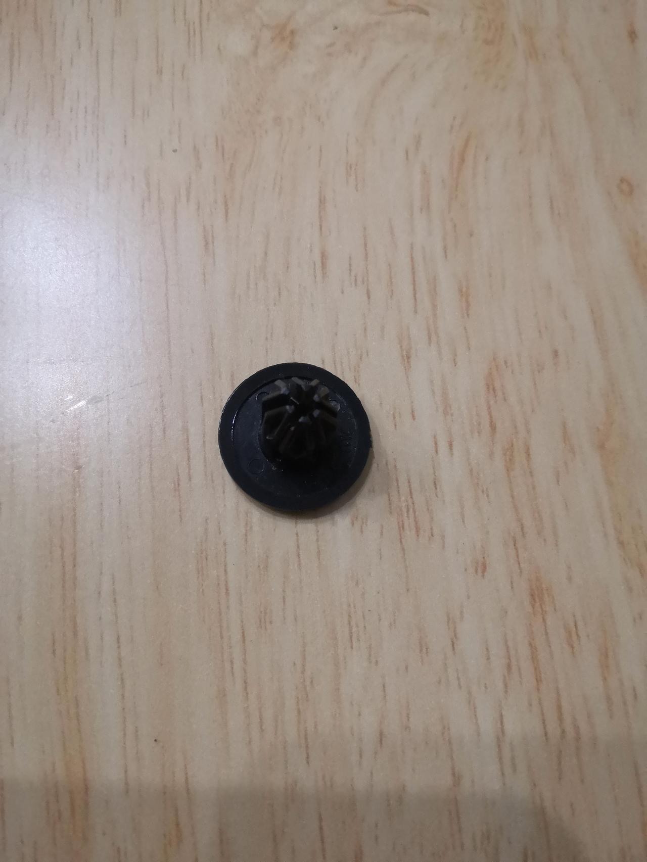 长安欧尚X7 PLUS 车友们我想问问大家这个是啥东西，今天车底刮了掉出来这个，有知道的吗？