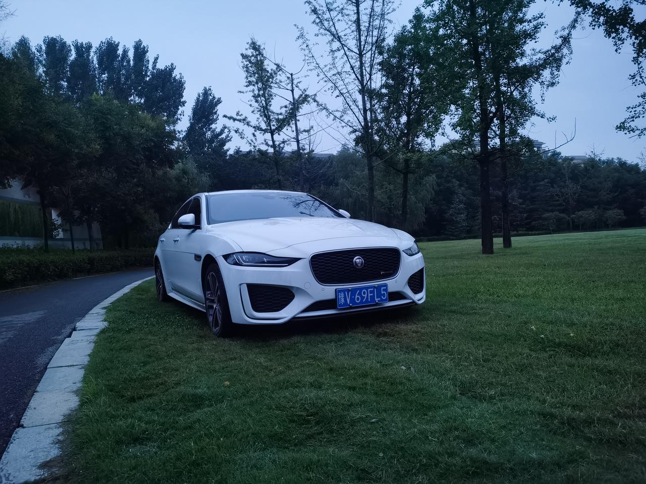 捷豹XEL 有没有大佬知道刹车异响怎么解决，轻踩不响重踩也不响，就正常踩就响很难受啊。