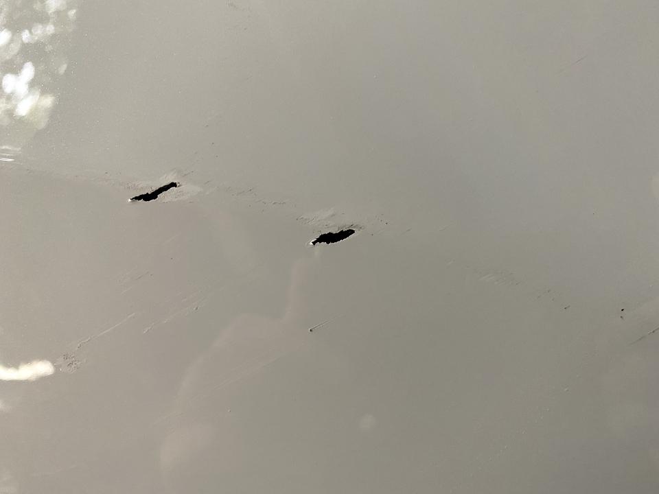 奇瑞瑞虎7 新车没到一月喜提一血。。。就在左后轮胎靠上一点，问下各位老司机，这个算漏出底漆了吗？要不要补一下防止生锈