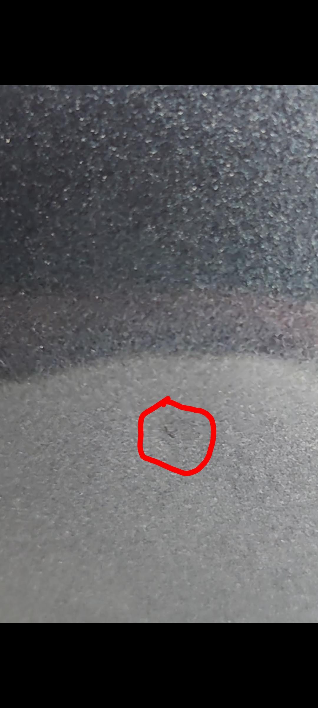 福特锐际 各位大哥帮我看看这是不是漏底漆了？车门有个坑不大，要不是露底漆就不弄了