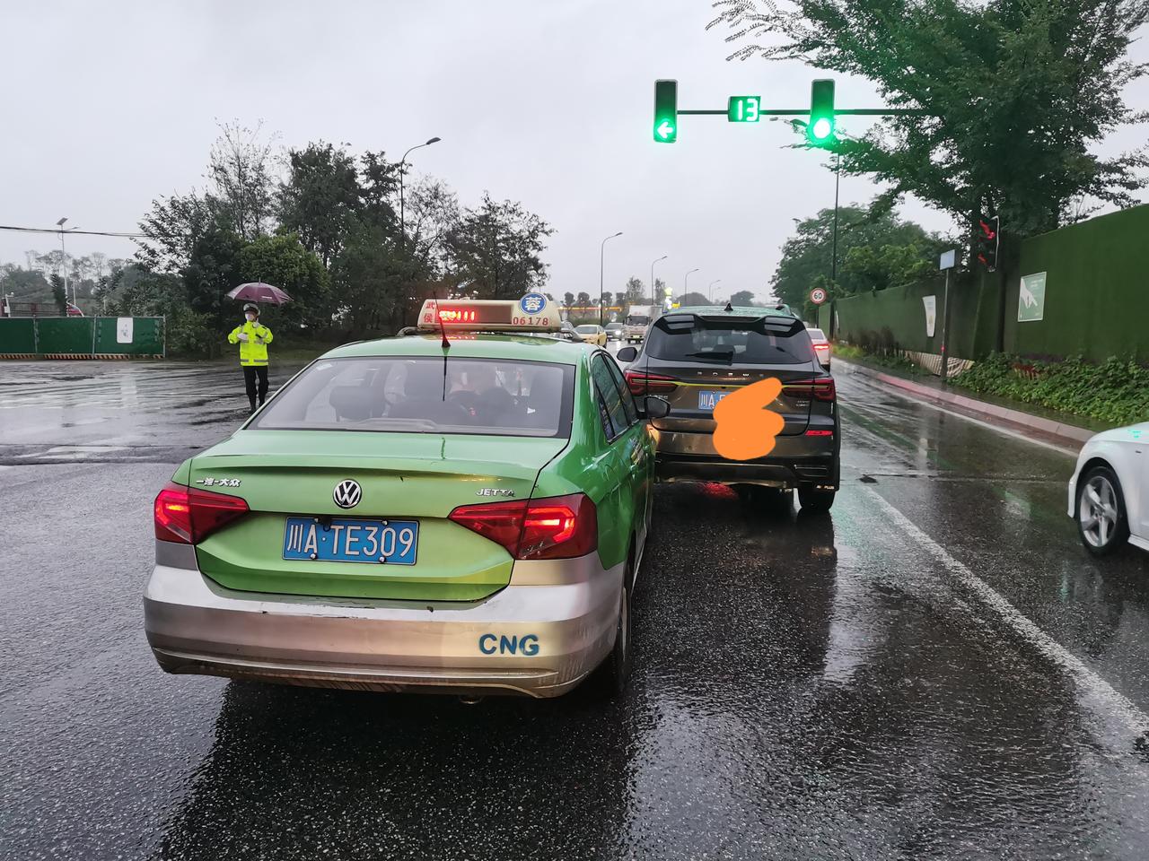 荣威RX5 被出租车追尾了，出租车全责，需要去交警队出具责任认定书，然后走保险理赔。没有处理过交通事故，请问大家去交警队